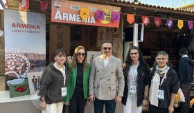 Ambassador Vahagan Afyan visited the Armenian pavilion at the 39th Surajkund International Crafts Mela