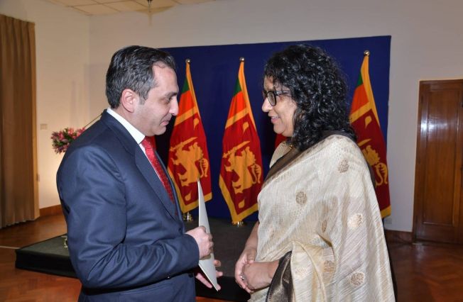 The Ambassador met with the Prime Minister of Sri Lanka who is currently in India