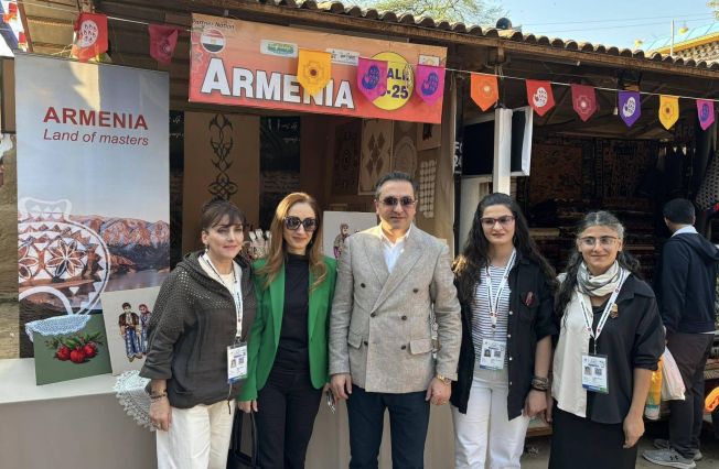 ՀՀ դեսպան Վահագն Աֆյանն այցելել է Սուրաջկունդի արհեստների 39-րդ միջազգային փառատոնում ներկայացված հայկական տաղավար